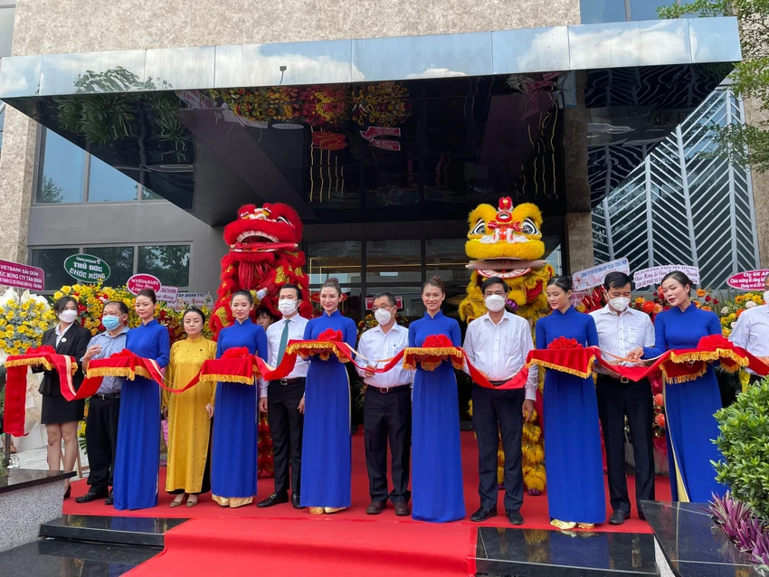 11 năm sau khi có chủ trương đầu tư, dự án đã chính thức cắt băng khánh thành. Ảnh VIỆT HOA 11 năm sau khi có chủ trương đầu tư, dự án đã chính thức cắt băng khánh thành. Ảnh VIỆT HOA