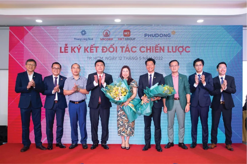 Đại diện lãnh đạo VPCORP, HKT GROUP cùng các đối tác