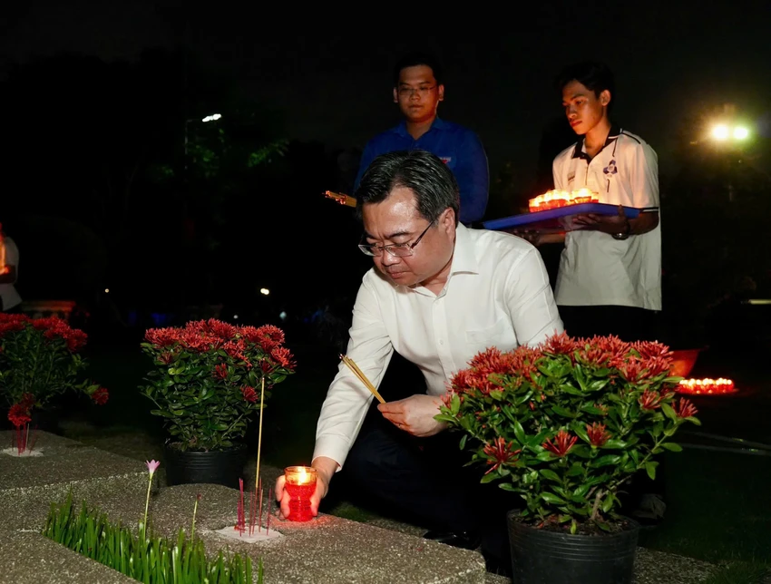 p12 thap huong.jpg