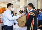 Chủ tịch Quốc hội: Sớm triển khai các gói hỗ trợ mới