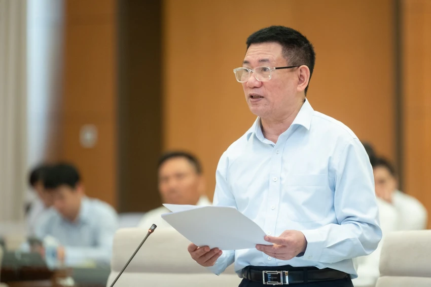 Bộ trưởng Tài chính Hồ Đức Phớc trình bày báo cáo của Chính phủ về kết quả thực hành tiết kiệm, chống lãng phí trong năm 2022. Ảnh: PHẠM THẮNG
