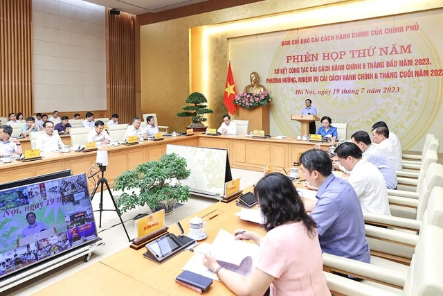 Thủ tướng yêu cầu rà soát những thủ tục người dân, doanh nghiệp quan tâm về lĩnh vực đất đai, thuế, phí, xuất nhập khẩu, hải quan, tín dụng… Ảnh: NHẬT BẮC Thủ tướng yêu cầu rà soát những thủ tục người dân, doanh nghiệp quan tâm về lĩnh vực đất đai, thuế, phí, xuất nhập khẩu, hải quan, tín dụng… Ảnh: NHẬT BẮC