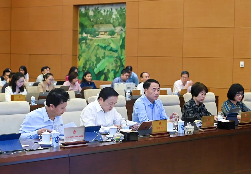 Đại diện Chính phủ tham dự phiên họp của Ủy ban Thường vụ Quốc hội. Ảnh: PHẠM THẮNG Đại diện Chính phủ tham dự phiên họp của Ủy ban Thường vụ Quốc hội. Ảnh: PHẠM THẮNG