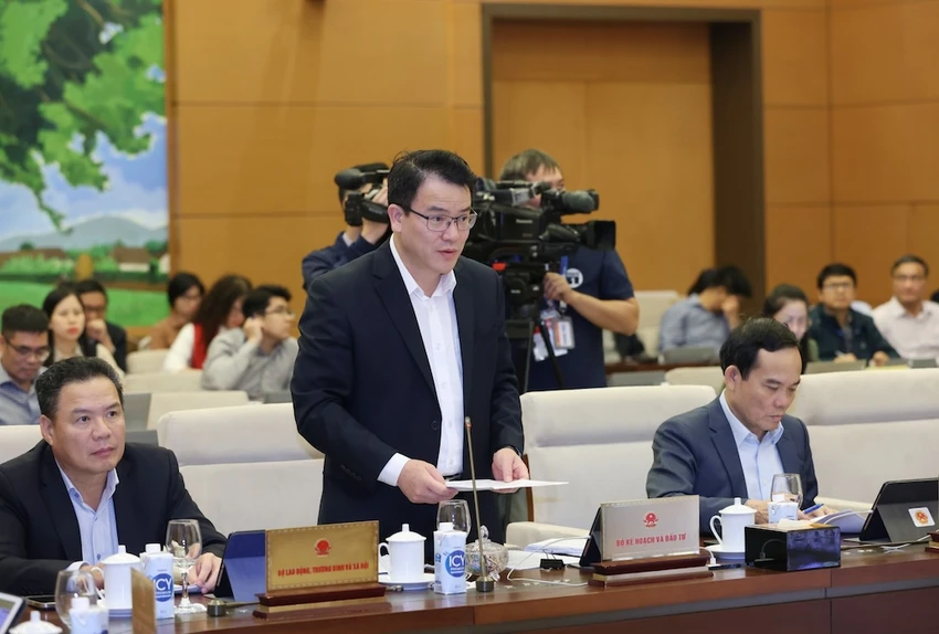 Đề xuất ngân sách cấp hơn 2.526 tỉ cho EVN để kéo điện ra Côn Đảo