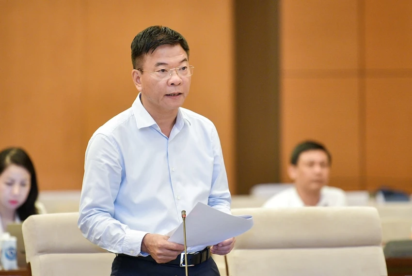 'Công chứng viên không được quá 70 tuổi': Nhiều ý kiến trái chiều