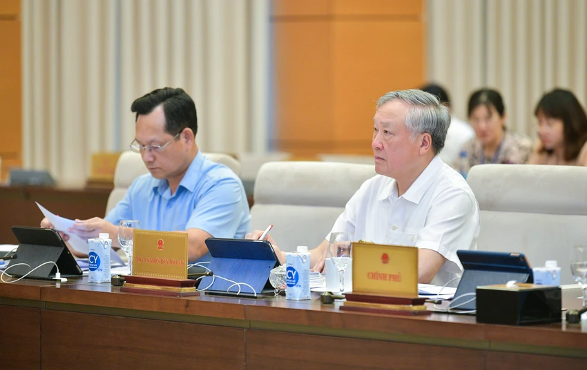 Chanh-an-Nguyen-Hoa-Binh-lang-nghe-cac-y-kien-gop-y.jpeg