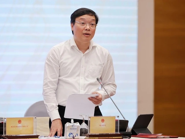 Thứ trưởng Bộ Nội vụ: Tăng lương ngay cho cán bộ, người nghỉ hưu
