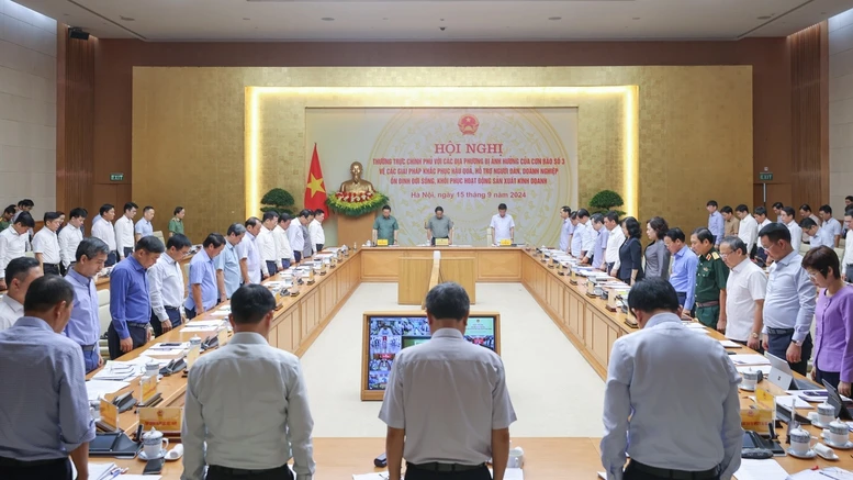 cac-dai-bieu-mac-niem-tuong-nho-cac-nan-nhan-bi-thiet-mang-do-bao-lu.jpg