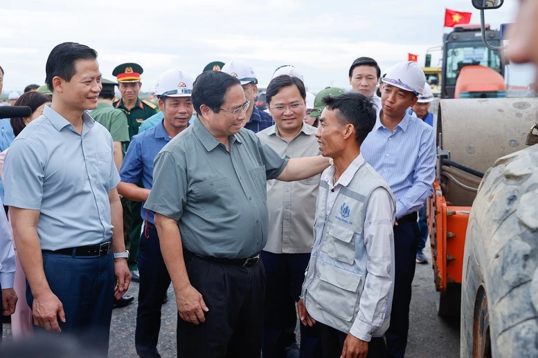 Thu-tuong-Pham-Minh-Chinh-dong-vien-cong-nhan.jpg
