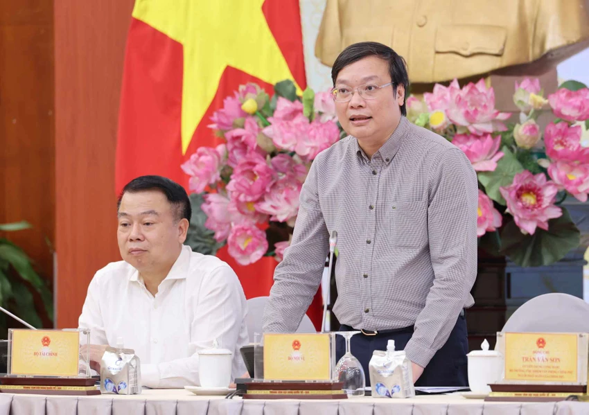 Thu-truong-Noi-vu-Truong-Hai-Long7-10.jpg