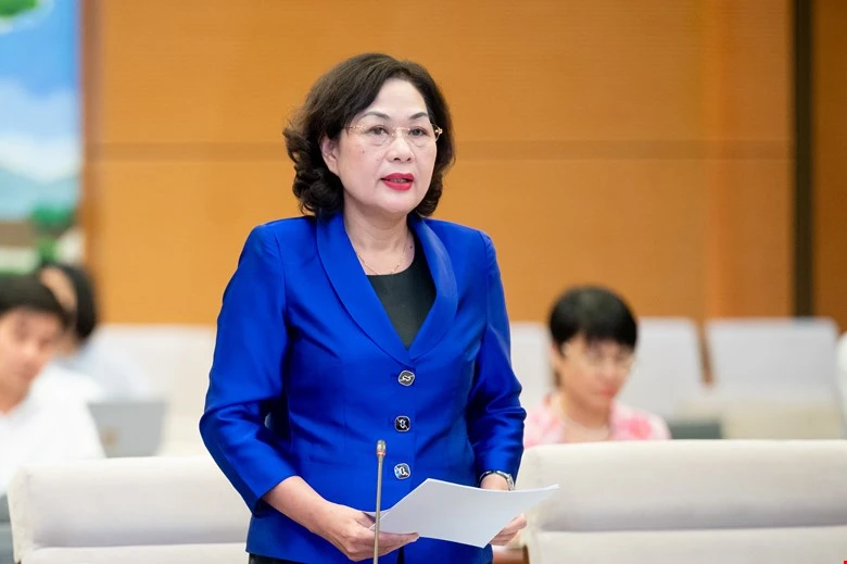 Thống đốc Ngân hàng Nhà nước Nguyễn Thị Hồng là tư lệnh ngành đầu tiên đăng đàn trả lời chất vấn tại kỳ họp thứ 8