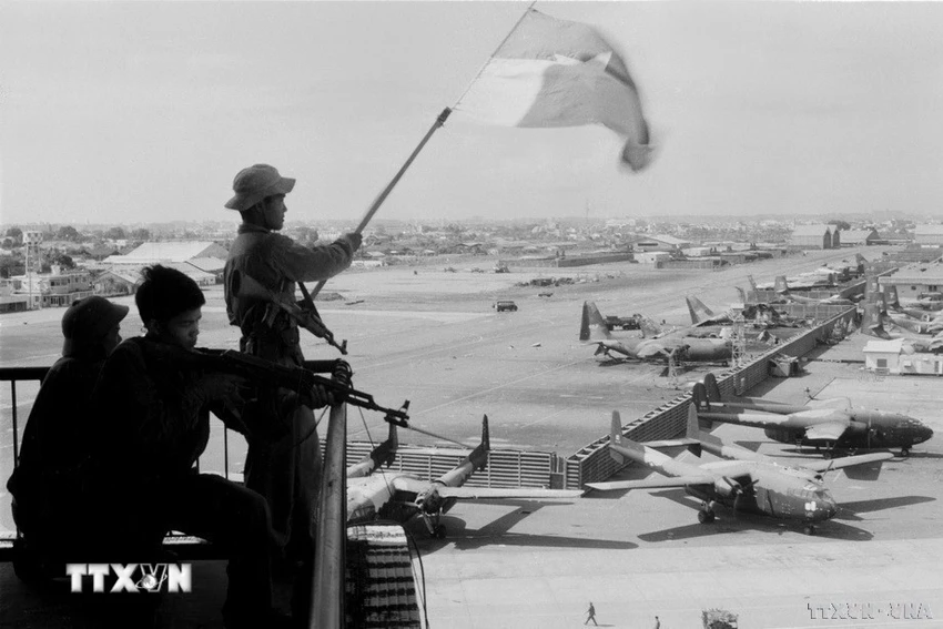 giai-phong-mien-nam-tong-tien-cong-chien-dich-ho-chi-minh (1).jpg