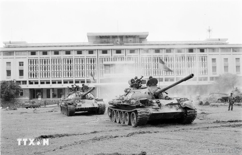 giai-phong-mien-nam-tong-tien-cong-chien-dich-ho-chi-minh.jpg