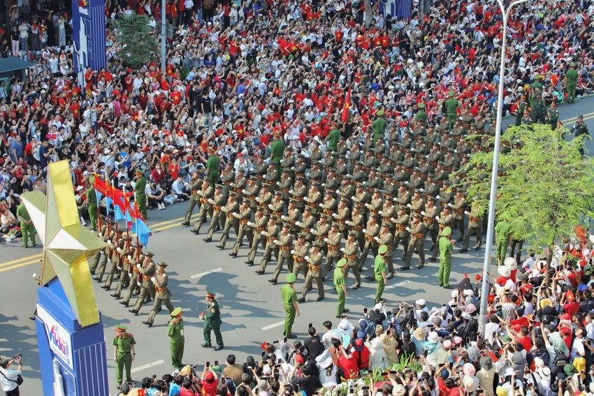 toan-canh-nguyet-nhi.jpg