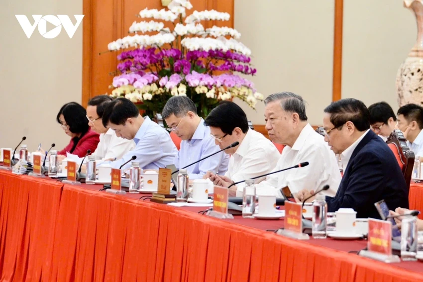 Bo-Chinh-tri-lam-viec-voi-ban-thuong-vu-Dang-uy-Quoc-hoi.jpg
