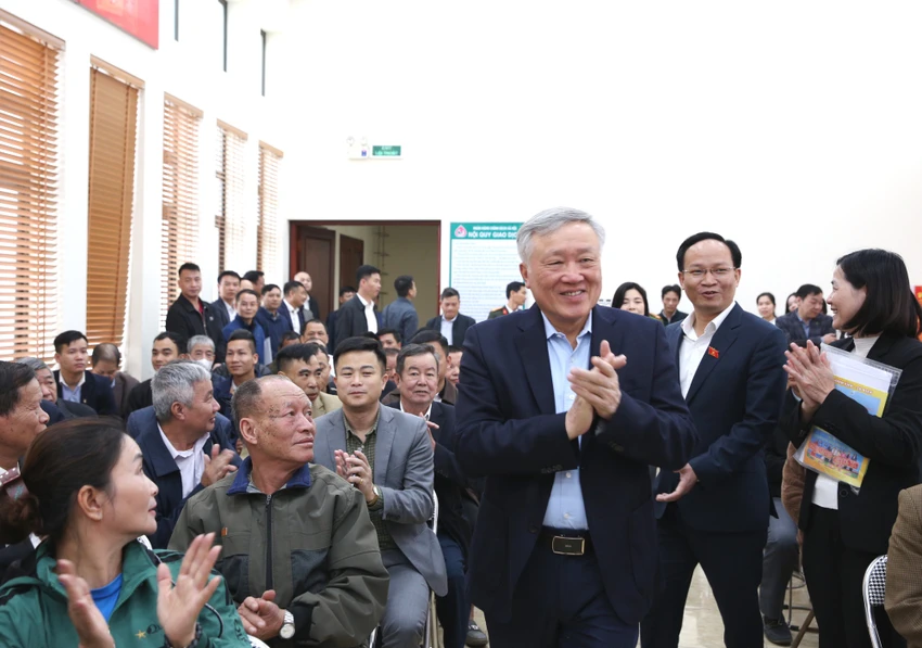Pho-Thu-tuong-Nguyen-Hoa-Binh-khi-chua-co-ban-luong-moi-nha-nuoc-tiep-tuc-dieu-chinh-tang-luong-co-ban-trong-nam-2026.jpg