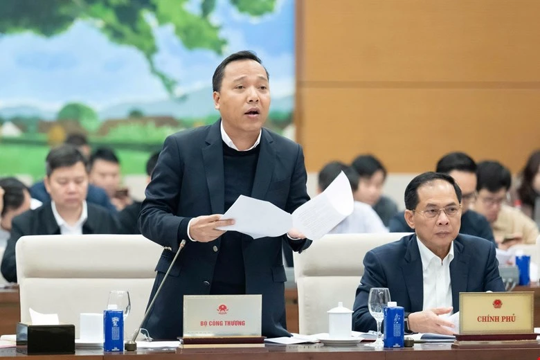 Thu-truong-Bo-Cong-Thuong-Nguyen-Hoang-Long.jpg