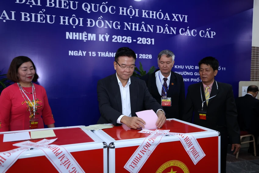 Pho-Thu-tuong-Le-Thanh-Long.jpg