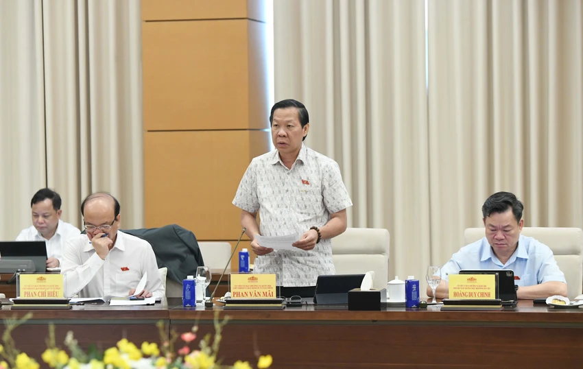 Chu-nhiem-Uy-ban-Kinh-te-va-Tai-chinh-Phan-Van-Mai.jpg