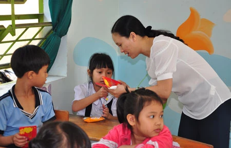 Giáo viên giúp nhau đón tết ảnh 2 Giáo viên giúp nhau đón tết ảnh 2
