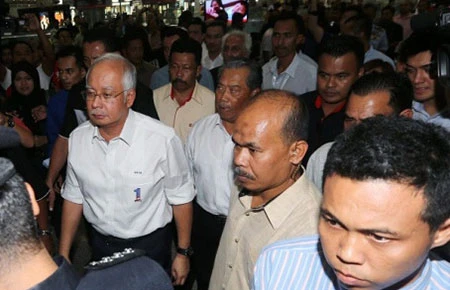 Máy bay Malaysia mất tích bí ẩn: Không loại trừ do khủng bố ảnh 2 Máy bay Malaysia mất tích bí ẩn: Không loại trừ do khủng bố ảnh 2