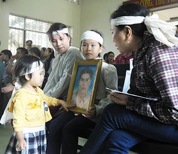 Vụ năm công an đánh chết nghi can: “Nếu tòa tuyên án luôn là rất nguy hiểm!” ảnh 2 Vụ năm công an đánh chết nghi can: “Nếu tòa tuyên án luôn là rất nguy hiểm!” ảnh 2