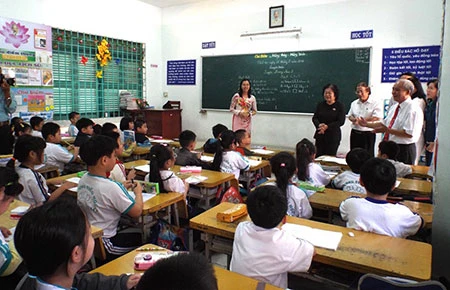 Trường Sa luôn ở trong tim thầy, trò ảnh 1
