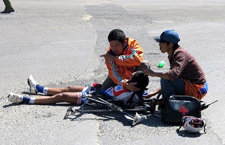 Tai nạn hi hữu vì bảng quảng cáo ảnh 1 Tai nạn hi hữu vì bảng quảng cáo ảnh 1