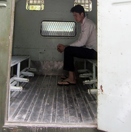 Xử vụ gây rối ở Bến Cát (Bình Dương): Kẻ gây rối bị phạt 3 năm tù ảnh 2 Xử vụ gây rối ở Bến Cát (Bình Dương): Kẻ gây rối bị phạt 3 năm tù ảnh 2