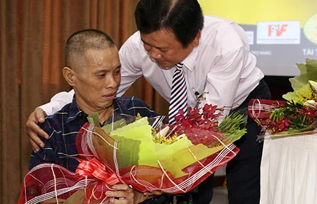 Khoảng lặng ở giải Fair Play 2014: Cười đi, anh Minh Hùng… ảnh 1 Khoảng lặng ở giải Fair Play 2014: Cười đi, anh Minh Hùng… ảnh 1