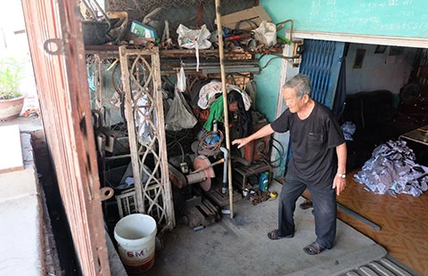 Dân lãnh đủ vì cuộc đua nâng đường - Bài 1: Mặt tiền, trong hẻm đều khổ ảnh 2 Dân lãnh đủ vì cuộc đua nâng đường - Bài 1: Mặt tiền, trong hẻm đều khổ ảnh 2