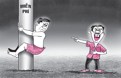 Khác nào ‘leo cột mỡ’ thời Pháp thuộc ảnh 1 Khác nào ‘leo cột mỡ’ thời Pháp thuộc ảnh 1