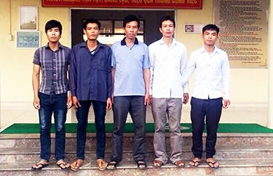 Bán hết gia sản, lặn lội kêu oan cho con ảnh 2 Bán hết gia sản, lặn lội kêu oan cho con ảnh 2