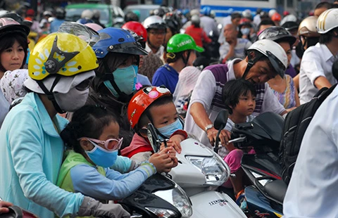 Nghịch lý kẹt xe sát làn đường trống trơn ảnh 4 Nghịch lý kẹt xe sát làn đường trống trơn ảnh 4