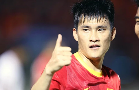 Công Vinh bị ‘ném đá’ hay là đòn tâm lý? ảnh 1