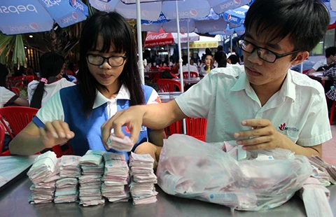 Chuyện đổi vé xe buýt cũ lấy xe lăn mới… ảnh 1 Chuyện đổi vé xe buýt cũ lấy xe lăn mới… ảnh 1