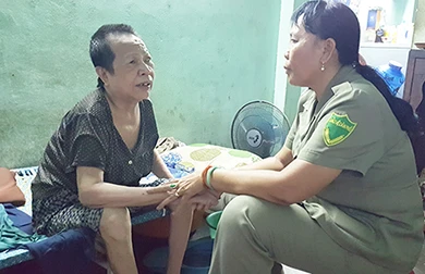 Nữ dân phòng ai cũng nể ảnh 2 Nữ dân phòng ai cũng nể ảnh 2