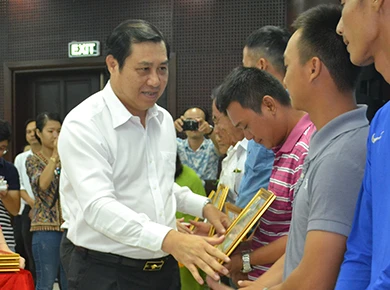 Bắt tạm giam thuyền trưởng tàu Thảo Vân 2 ảnh 2 Bắt tạm giam thuyền trưởng tàu Thảo Vân 2 ảnh 2