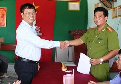 Người bị oan kiện đòi chủ tịch tỉnh phục hồi công chức ảnh 2 Người bị oan kiện đòi chủ tịch tỉnh phục hồi công chức ảnh 2