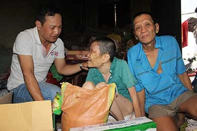 Mang Tết ấm đến nhiều người ảnh 2 Mang Tết ấm đến nhiều người ảnh 2