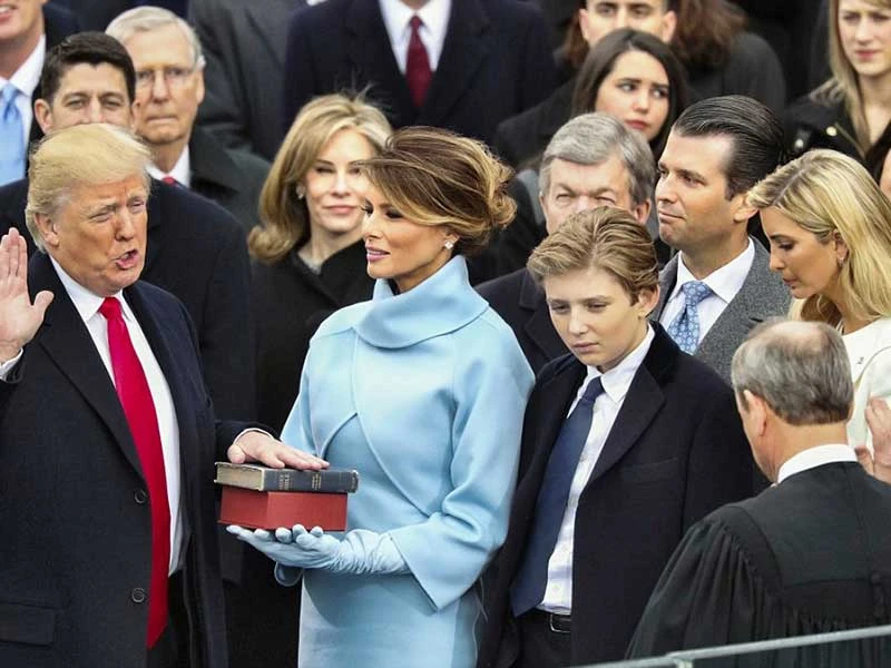Tổng thống Trump ký sắc lệnh đầu tiên ảnh 2