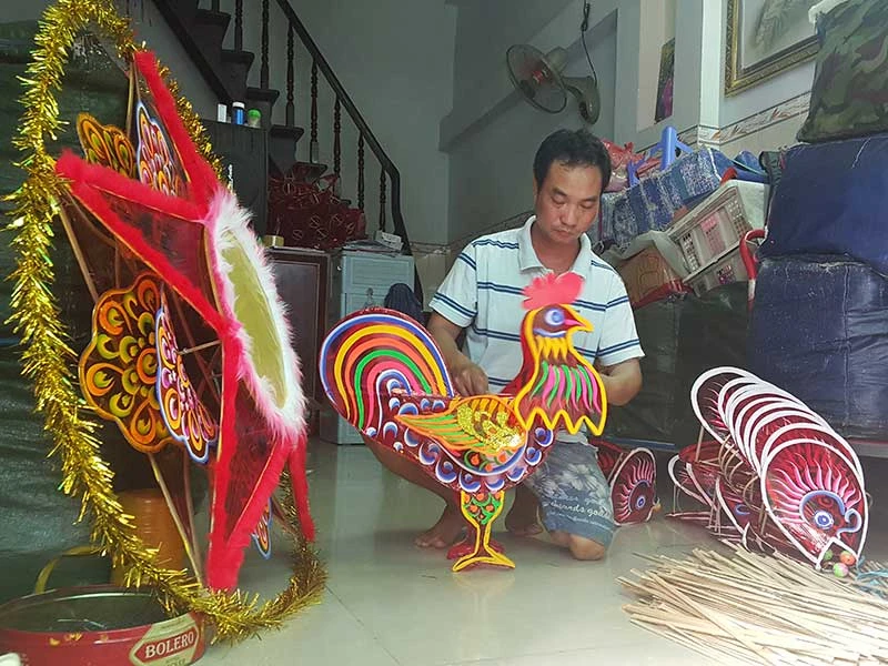 Xóm lồng đèn làm không kịp bán ảnh 3 Xóm lồng đèn làm không kịp bán ảnh 3
