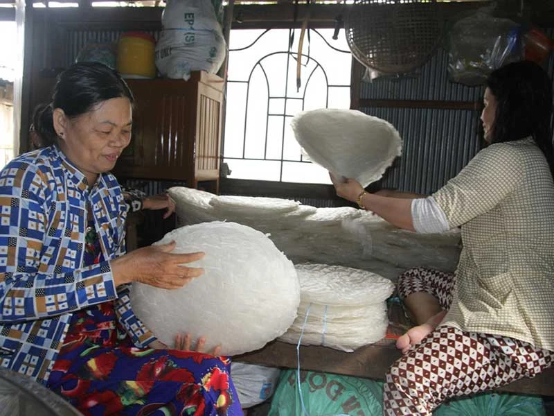 Làng bánh tráng 200 tuổi hốt bạc mùa Tết ảnh 2