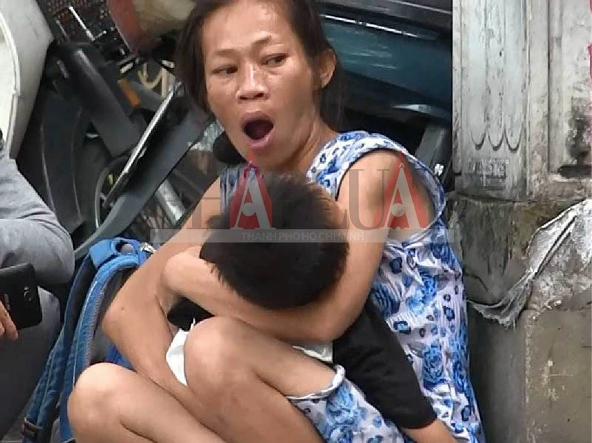 Ẵm con ăn xin, chơi ma túy ở khu phố Tây ảnh 4 Ẵm con ăn xin, chơi ma túy ở khu phố Tây ảnh 4