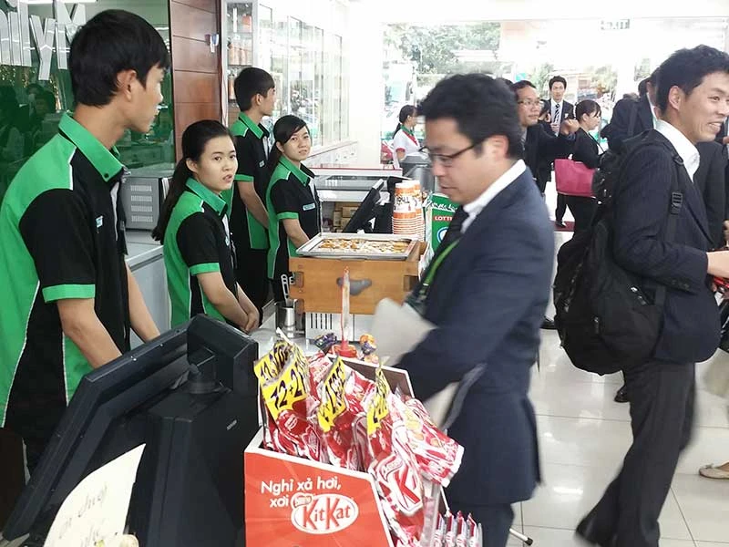 Giám đốc người Nhật bán cua, nước tương… ở Việt Nam ảnh 2 Giám đốc người Nhật bán cua, nước tương… ở Việt Nam ảnh 2