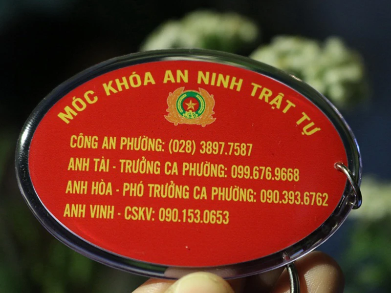 Gọi công an phường dễ hơn nhờ cái móc khóa ảnh 2 Gọi công an phường dễ hơn nhờ cái móc khóa ảnh 2