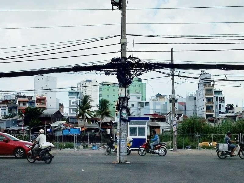 Trụ điện giữa đường ảnh 1 Trụ điện giữa đường ảnh 1
