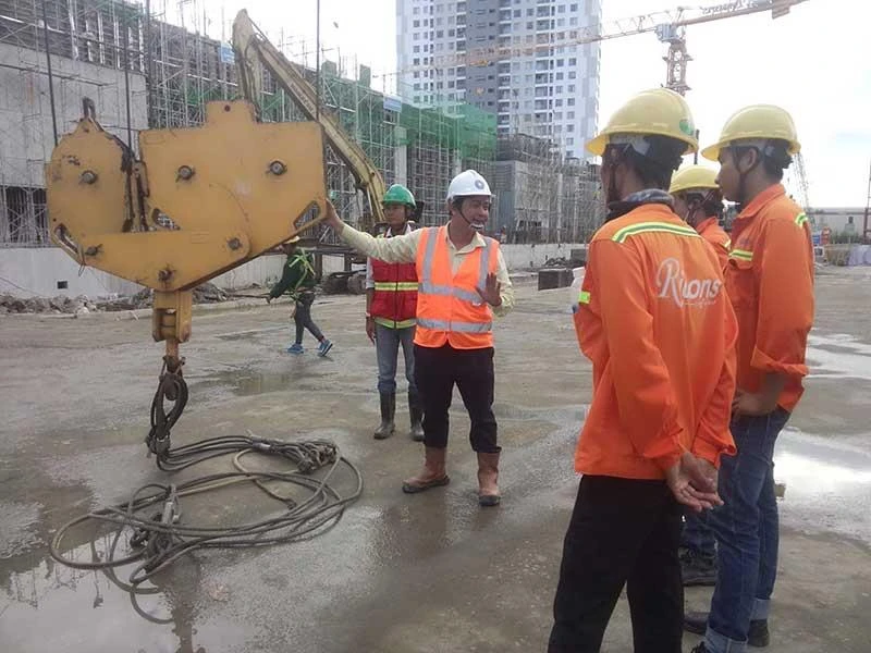 Ông chủ ngoại dạy cách lái xe an toàn cho người Việt ảnh 2 Ông chủ ngoại dạy cách lái xe an toàn cho người Việt ảnh 2