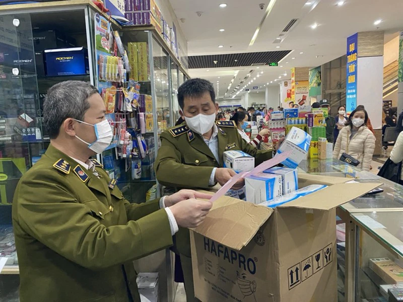 Phải xử nặng người găm hàng, tăng giá khẩu trang ảnh 2 Phải xử nặng người găm hàng, tăng giá khẩu trang ảnh 2