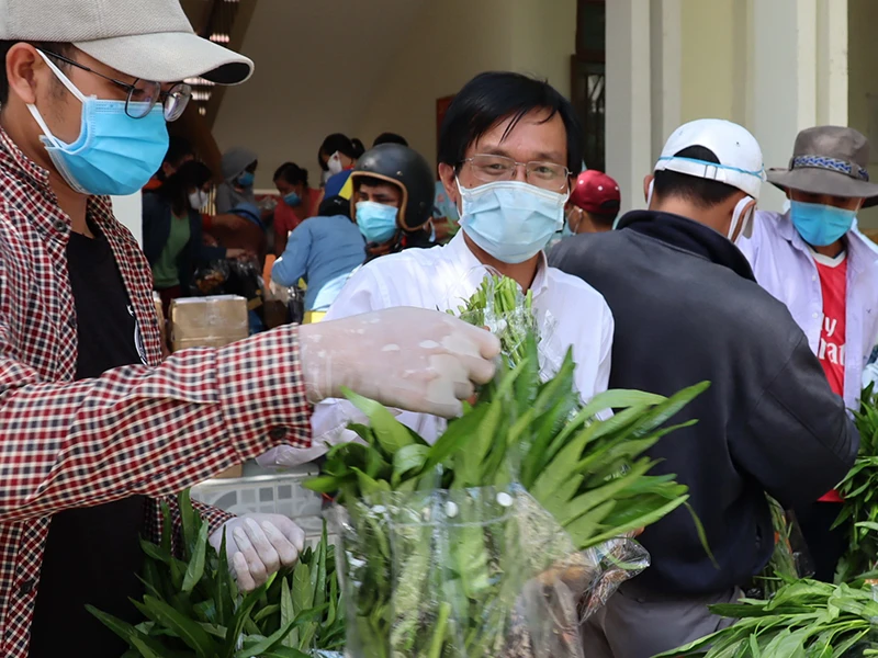 Nhiều tấm lòng chia sẻ với Văn Lâm 3 ảnh 2
